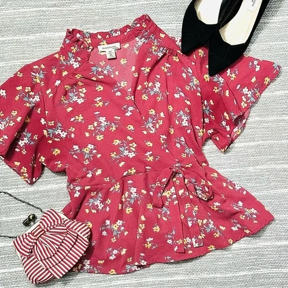 ▫️ donated Red Fit and Flare Floral Top - Picture 7 of 11